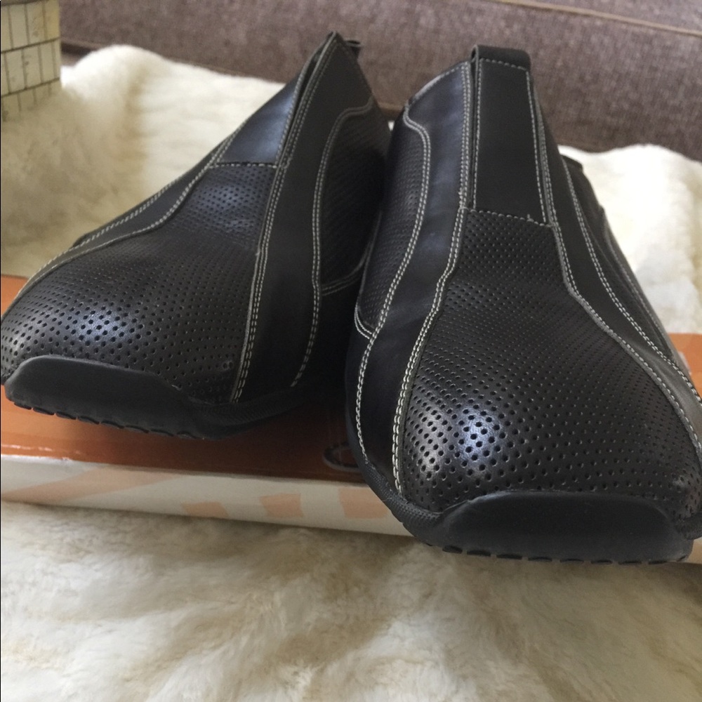 Shoes - Picture 4 of 8